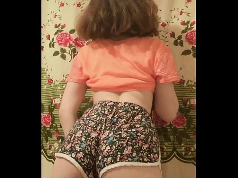 ❤️ סעקסי יונג באַבע סטריפּינג אַוועק איר קורצע הייזלעך אויף אַפּאַראַט ️ האָמעמאַדע פּאָרן ביי אונדז ❤